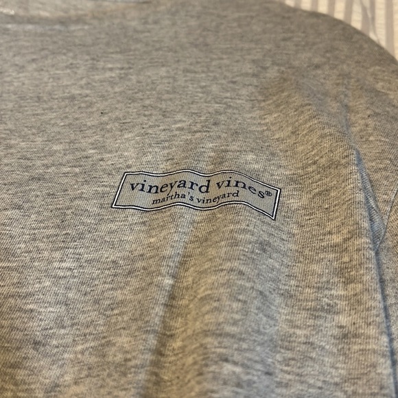 BRAND NEW Vineyard Vines grey long sleeve T-shirt - Picture 2 of 4